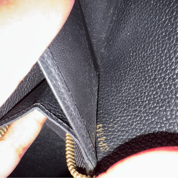 Louis Vuitton Black Zippy Wallet - Picture 3 of 12